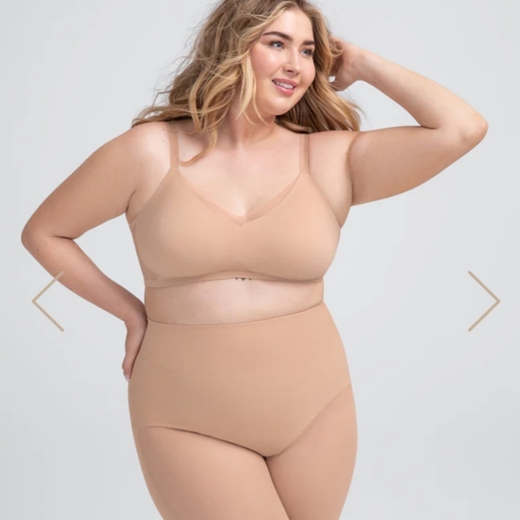 SuperPower Mid-Waist Short - Picture 4 of 9